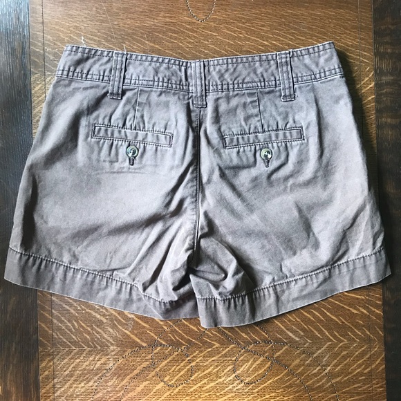 ☀️Gap Khaki Shorts sz 2🛍 - Picture 2 of 3